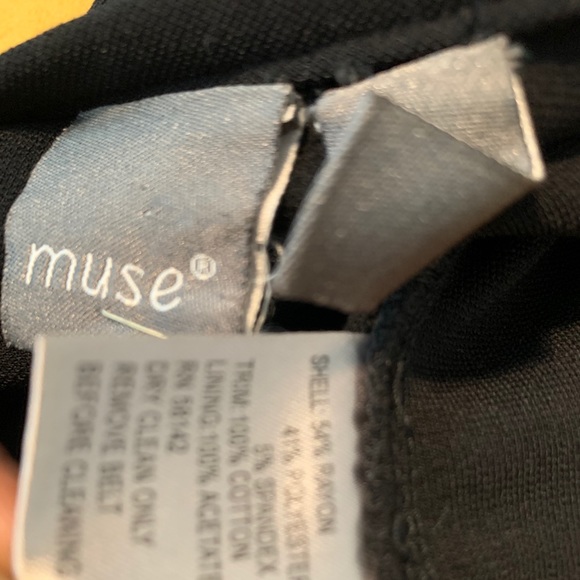 MUSE Black & White Swirl Belted Dress Sz 4 - Picture 10 of 12